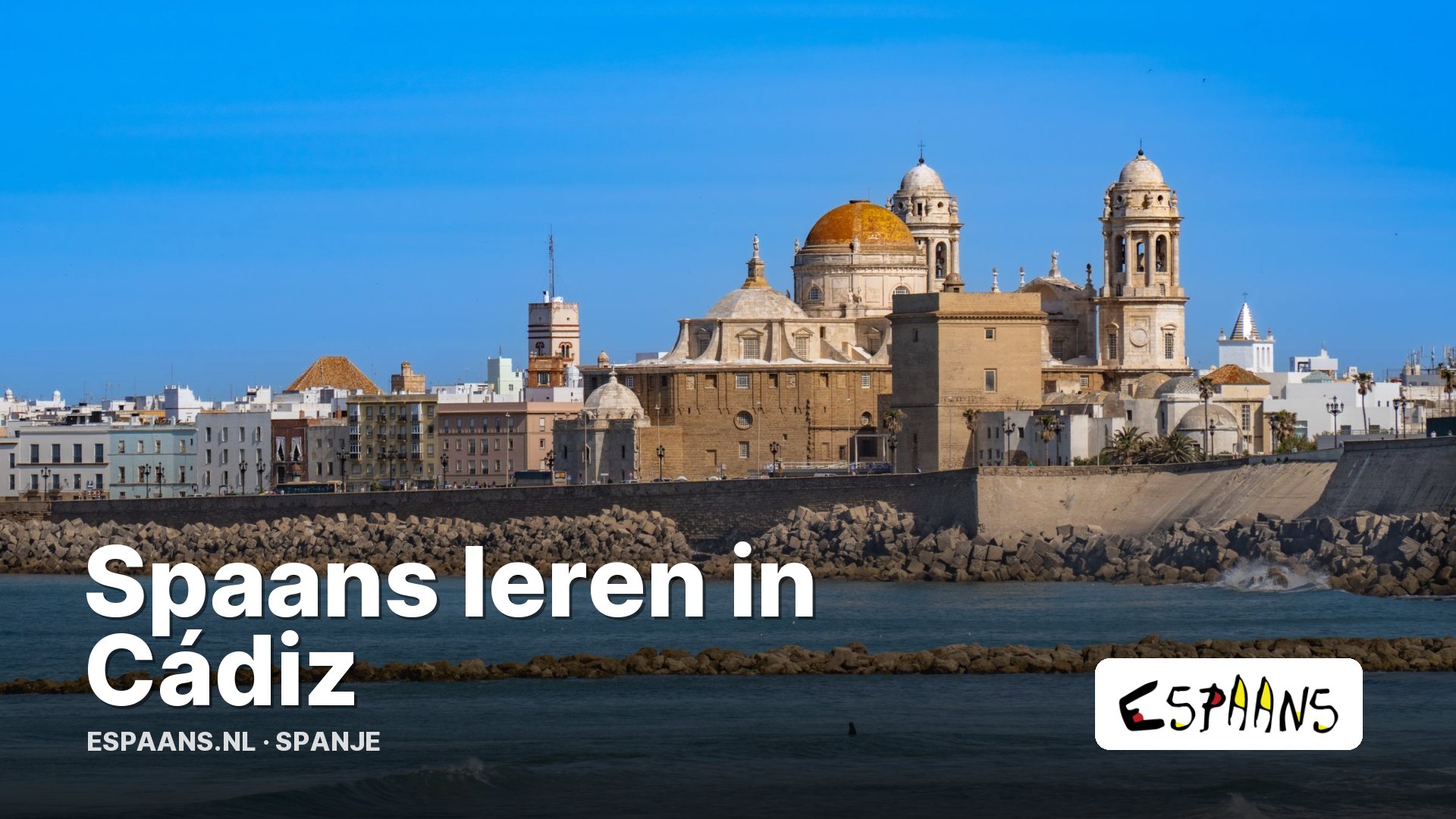 De kathedraal van Cádiz aan de zee