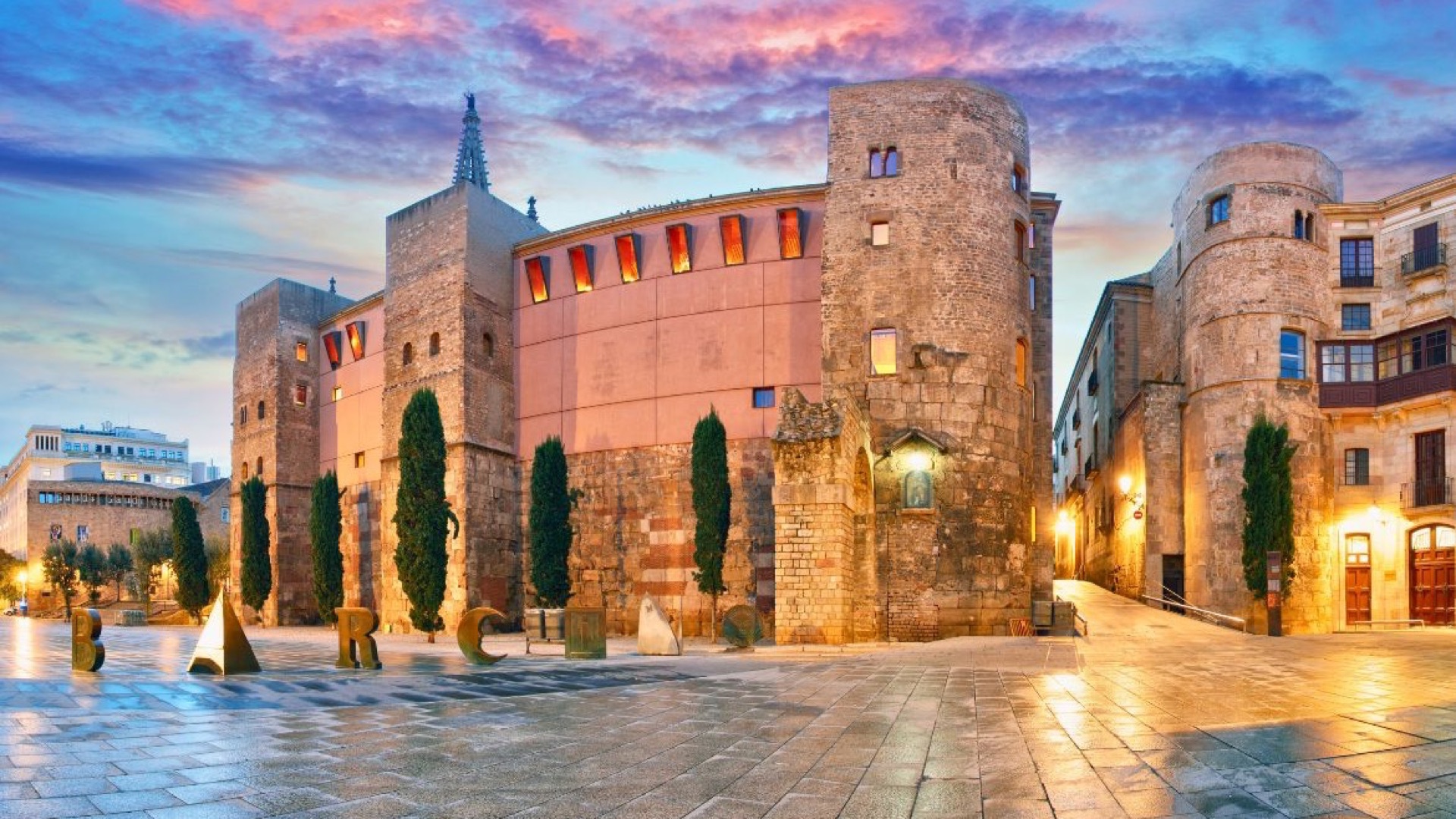 Spreken ze Spaans in Barcelona? De Plaça Nova in de Barri Gòtic van Barcelona
